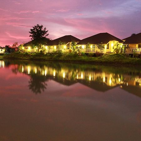 Pirom Lake And Resort Si Maha Phot Exterior foto